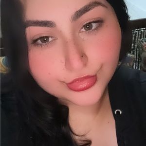 Meet your Posher, Camille